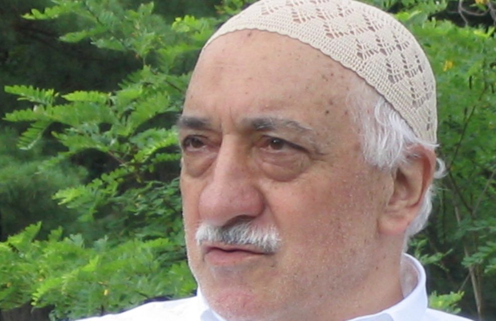 EZAN ANINDA ULUYAN İTLER