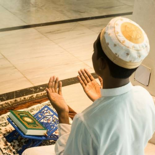 İMAN VE İSTİKAMET ÜZERE YAŞAMAK