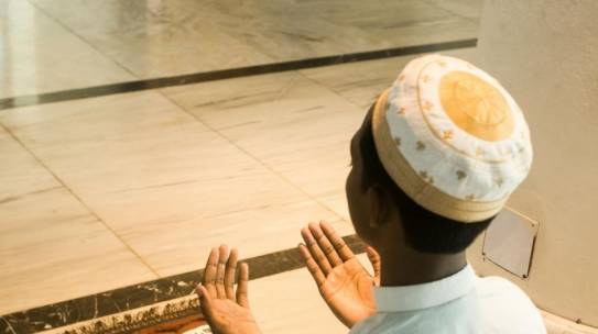 İMAN VE İSTİKAMET ÜZERE YAŞAMAK