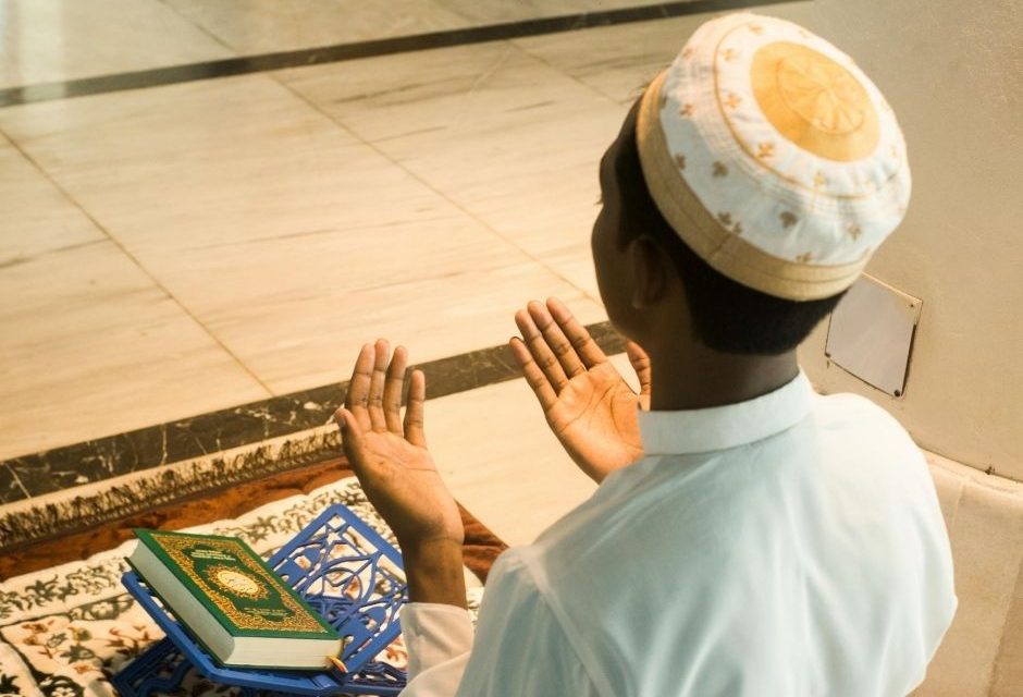 İMAN VE İSTİKAMET ÜZERE YAŞAMAK